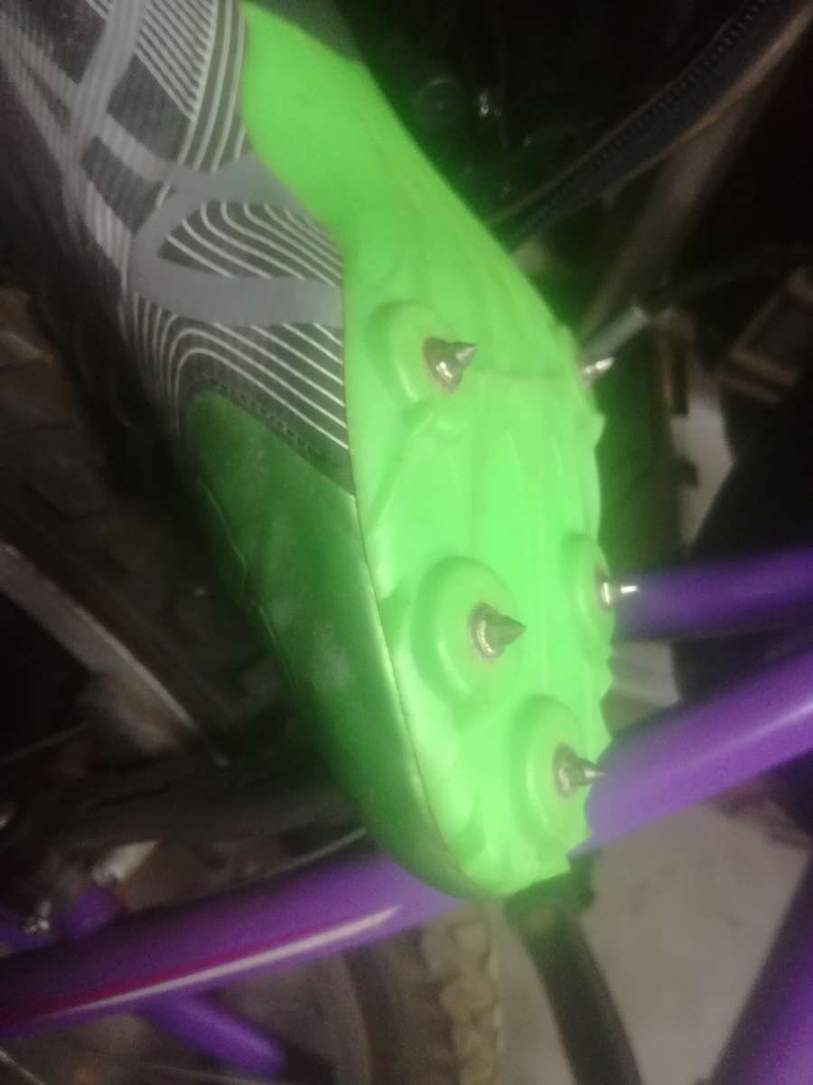 Asics spikes size 5 good condition