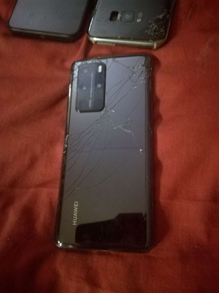 Huawei p40 pro needs new screen 1