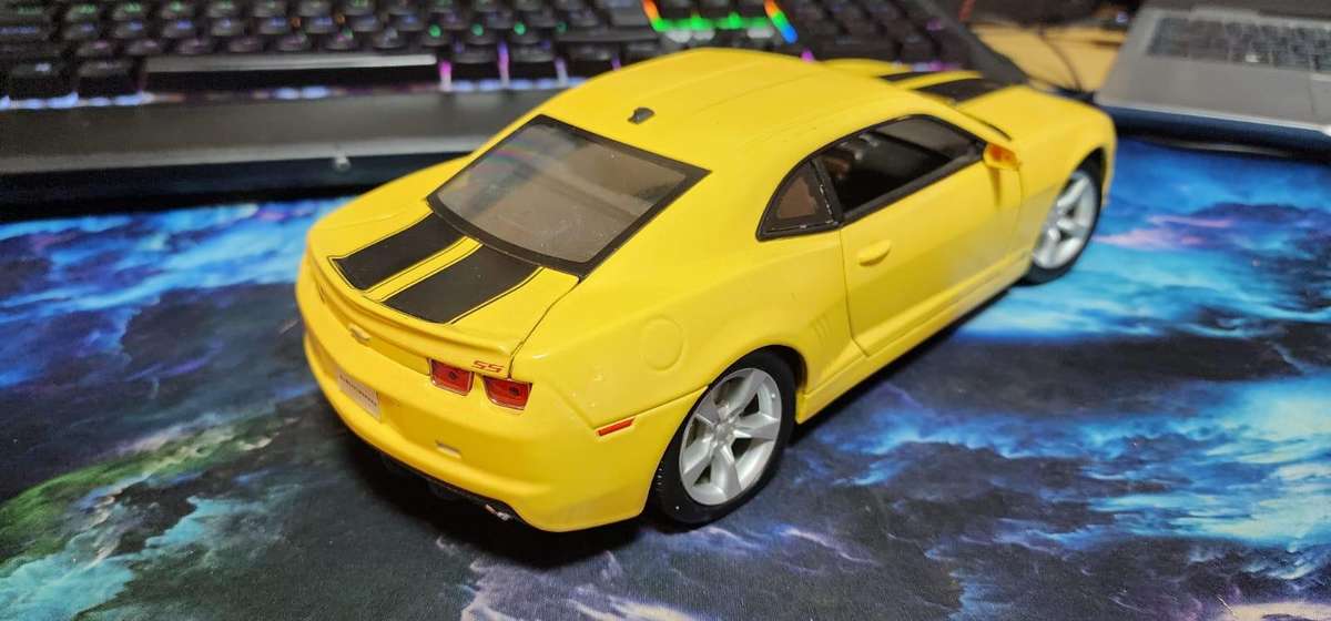2010 Chevrolet Camaro SS (Bumblebee) 1/18th Scale Maisto