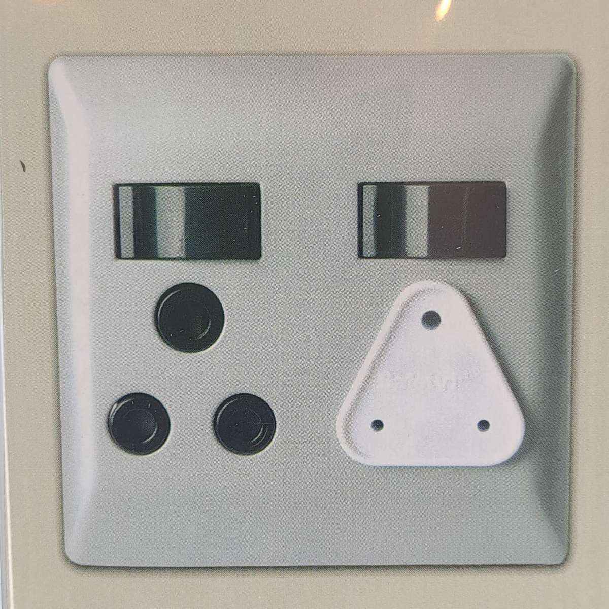 Safety 1st - 12 pack Outlet Plug Protectors