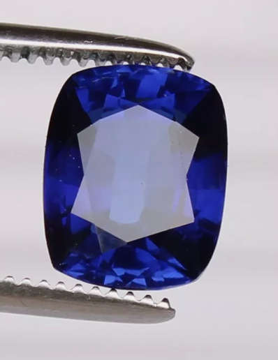 5.60Ct Natural Ceylon Blue Sapphire. Cushion cut.