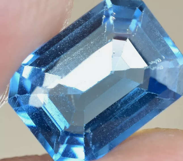 AGL Certified. Flawless Natural Ceylon Blue Spinel 3.00Cts. Emerald Cut. Stunning Stone