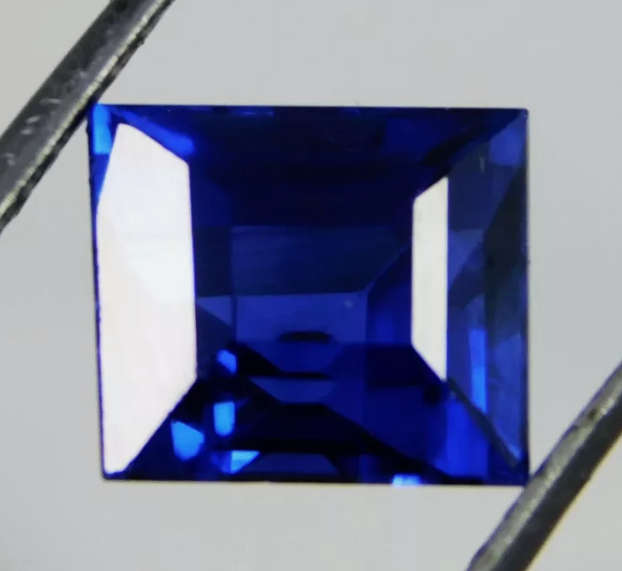 3.75 Ct Natural Blue sapphire Princess Cut. VGTL Certified
