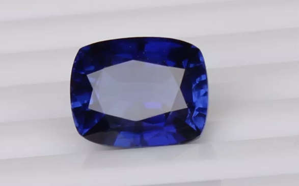 5.60Ct Natural Ceylon Blue Sapphire. Cushion cut.