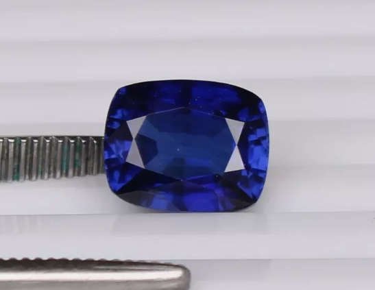 5.60Ct Natural Ceylon Blue Sapphire. Cushion cut.