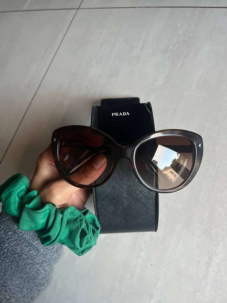 Ladies Prada sunglasses SPR21N