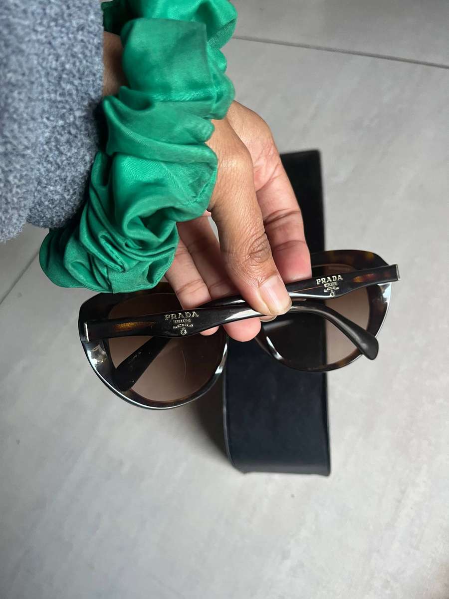 Ladies Prada sunglasses SPR21N