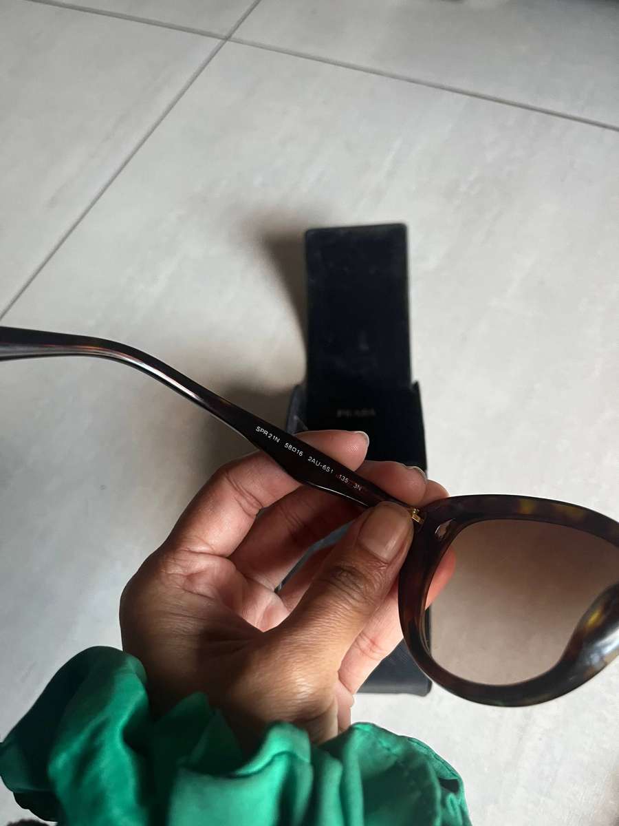 Ladies Prada sunglasses SPR21N