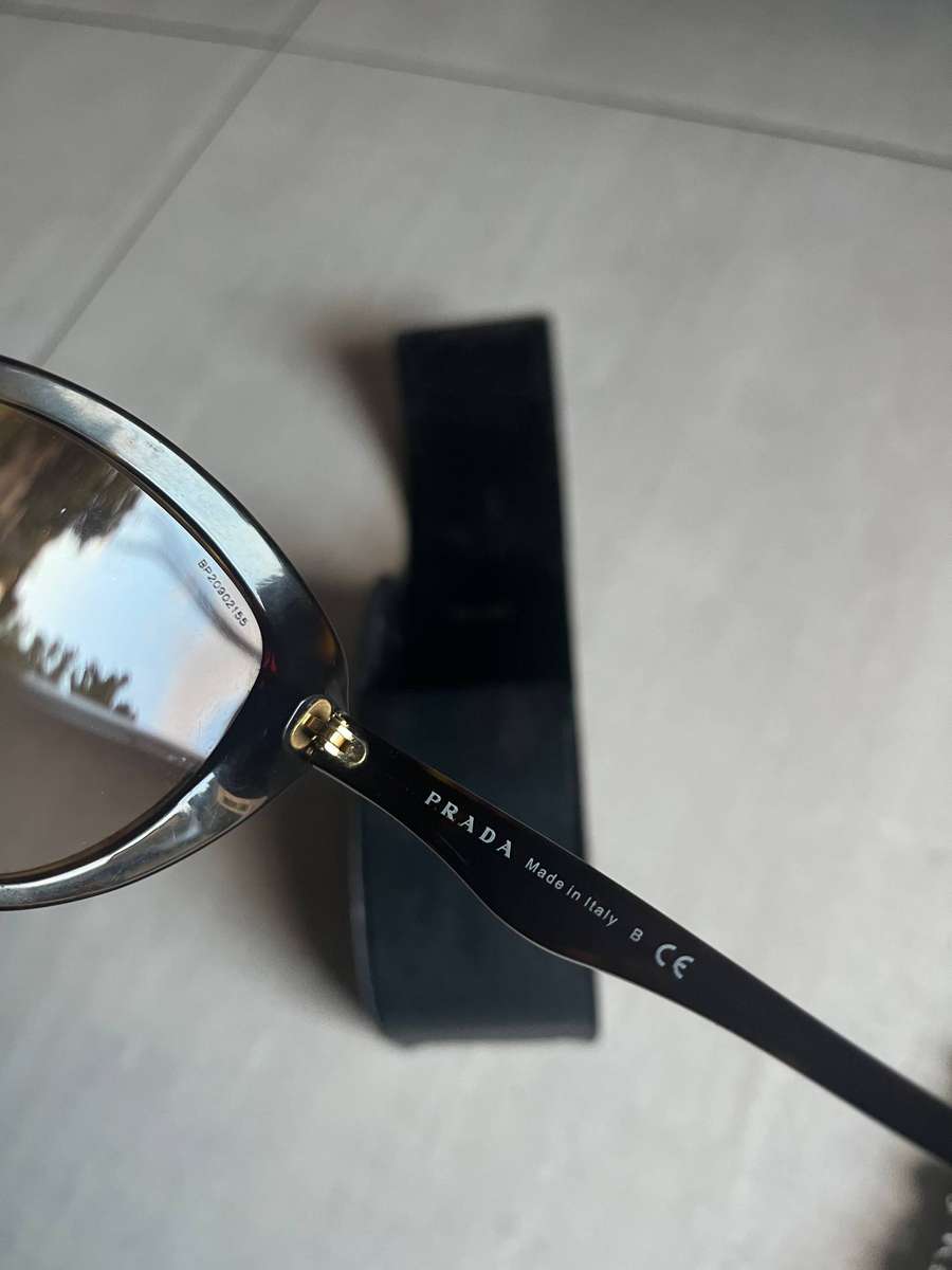 Ladies Prada sunglasses SPR21N