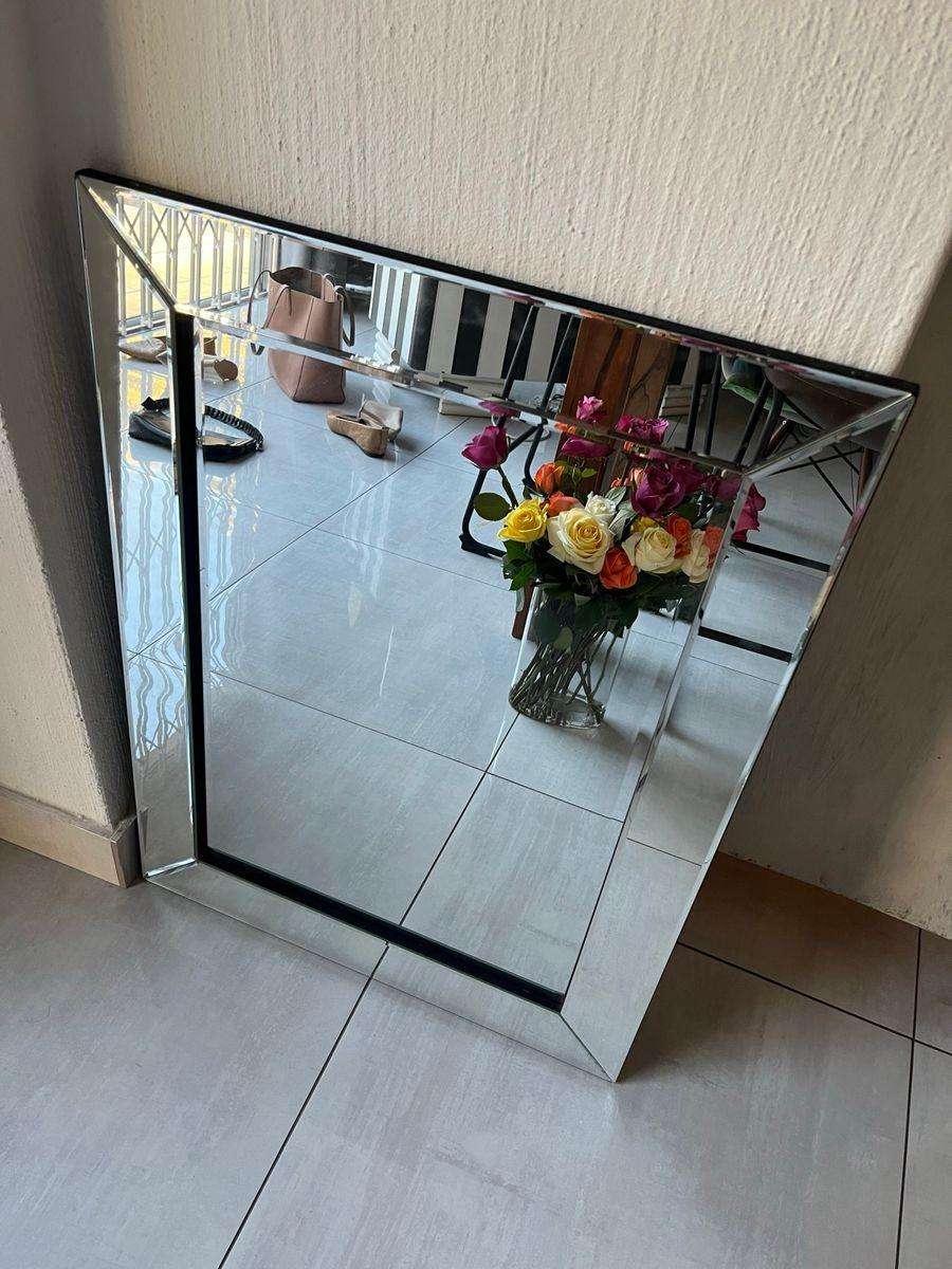 Bevelled edge mirror