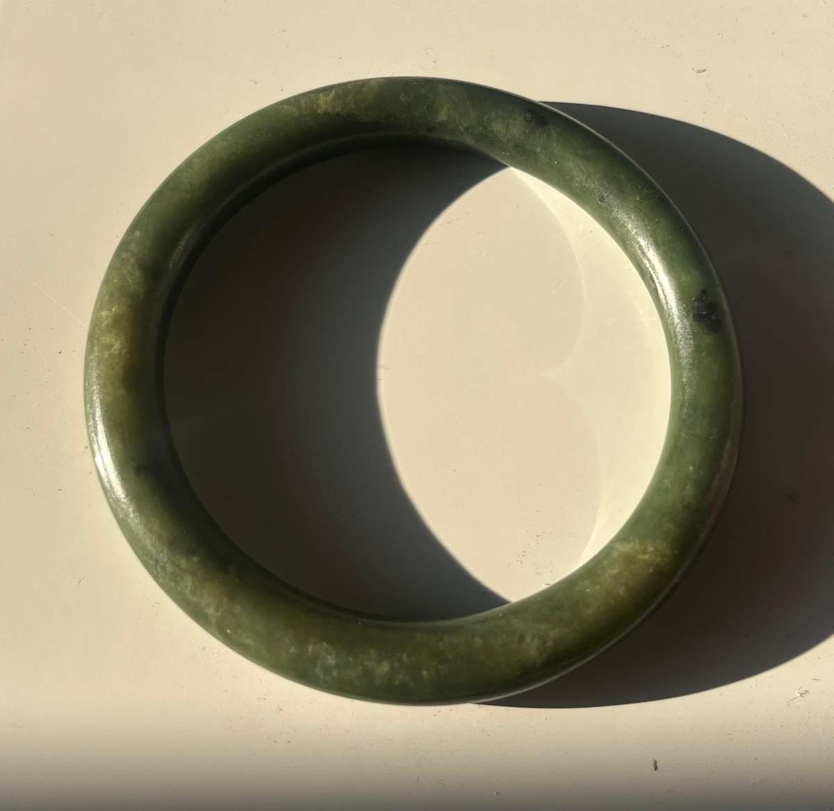 Vintage jade spinach green bangle