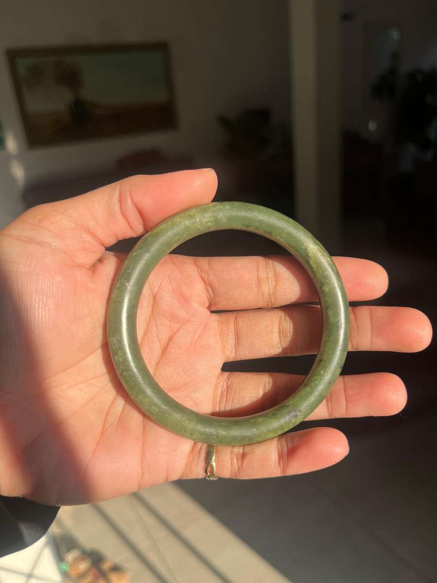 Vintage jade spinach green bangle