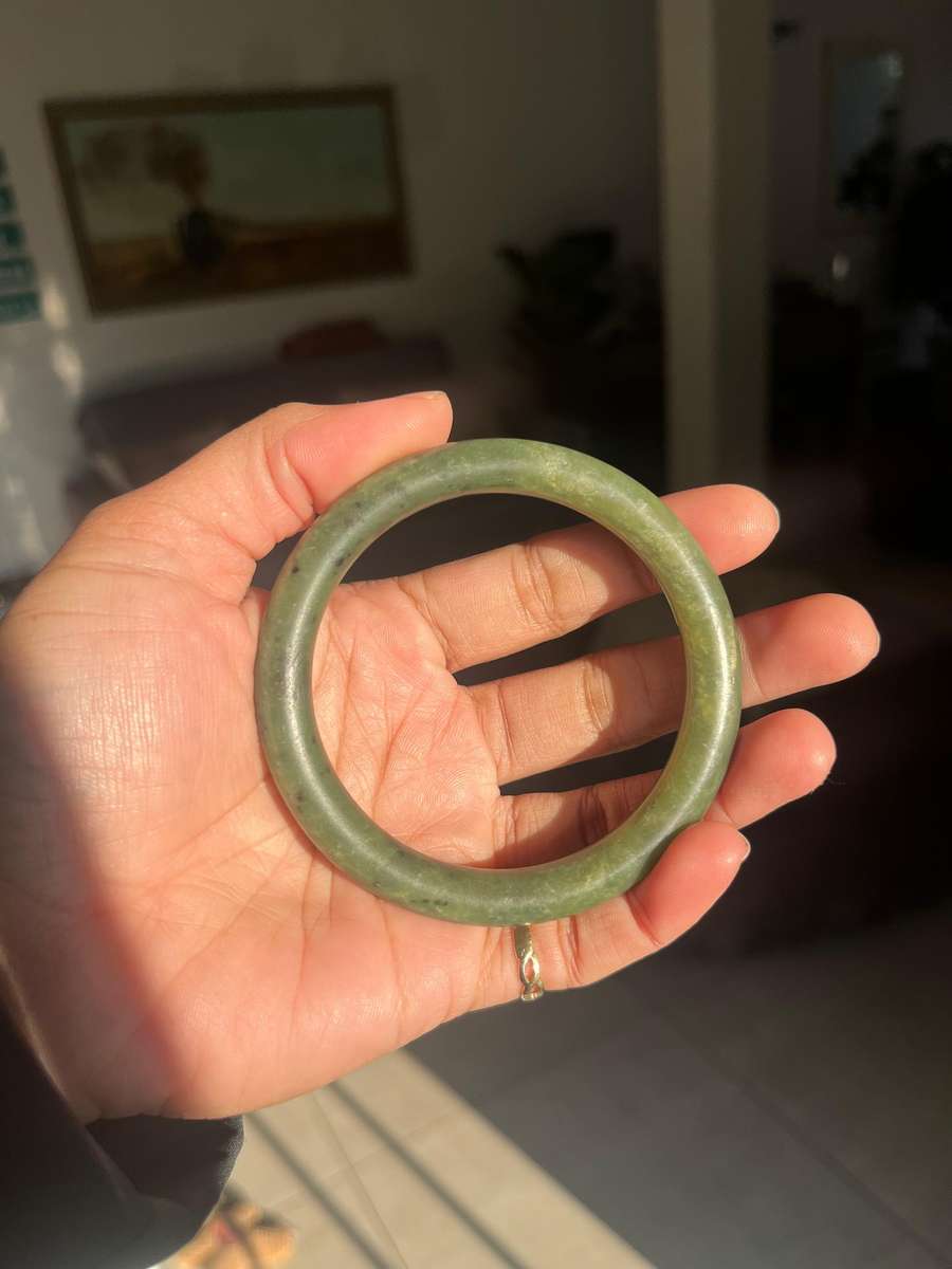 Vintage jade spinach green bangle