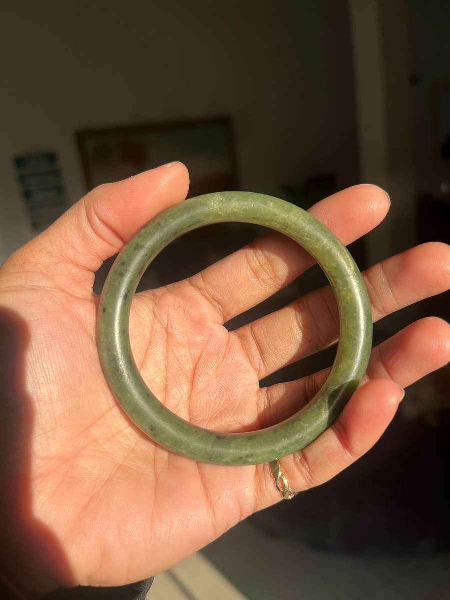 Vintage jade spinach green bangle