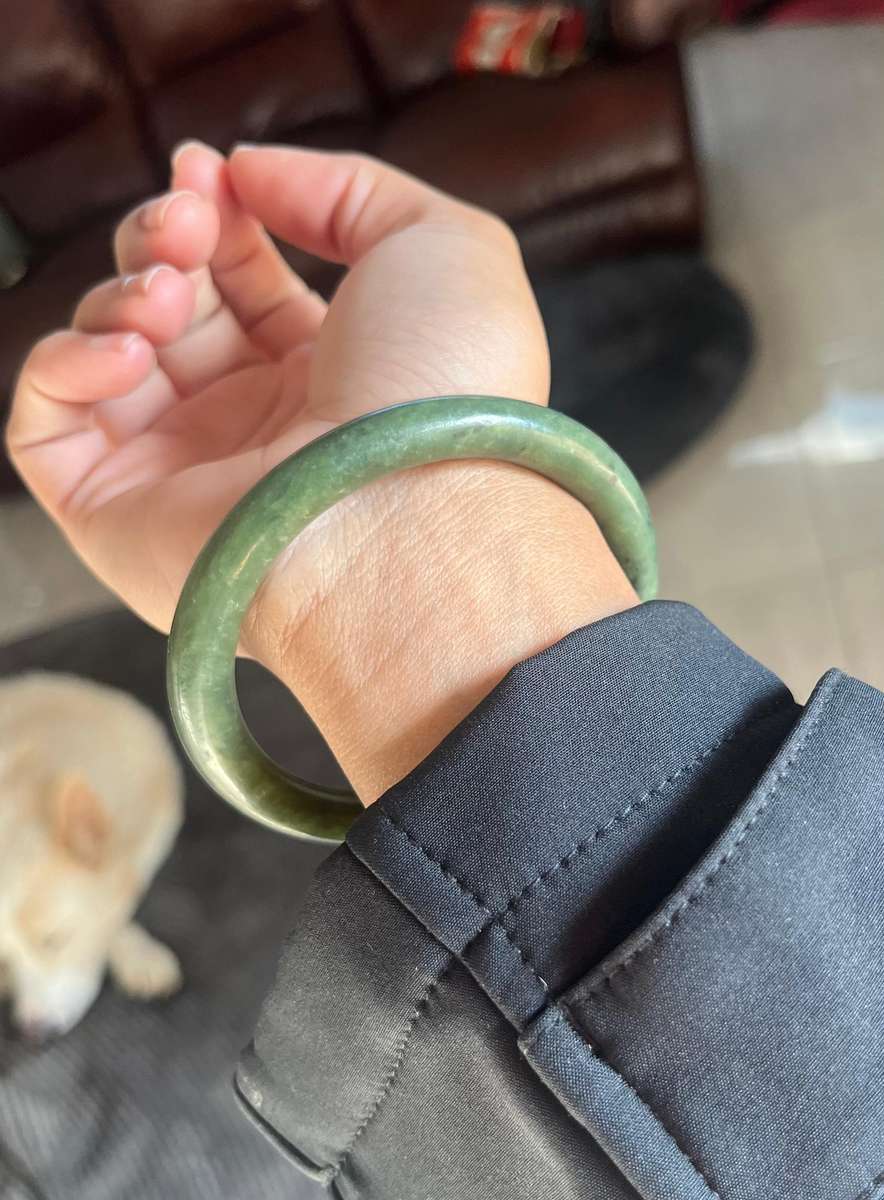 Vintage jade spinach green bangle