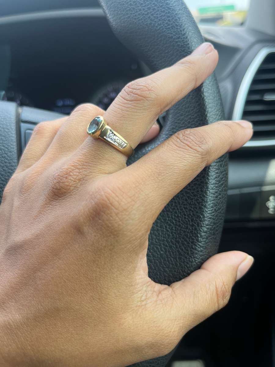 9ct yellow gold ring