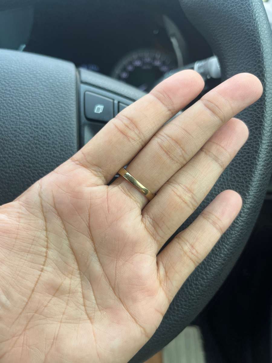 9ct yellow gold ring