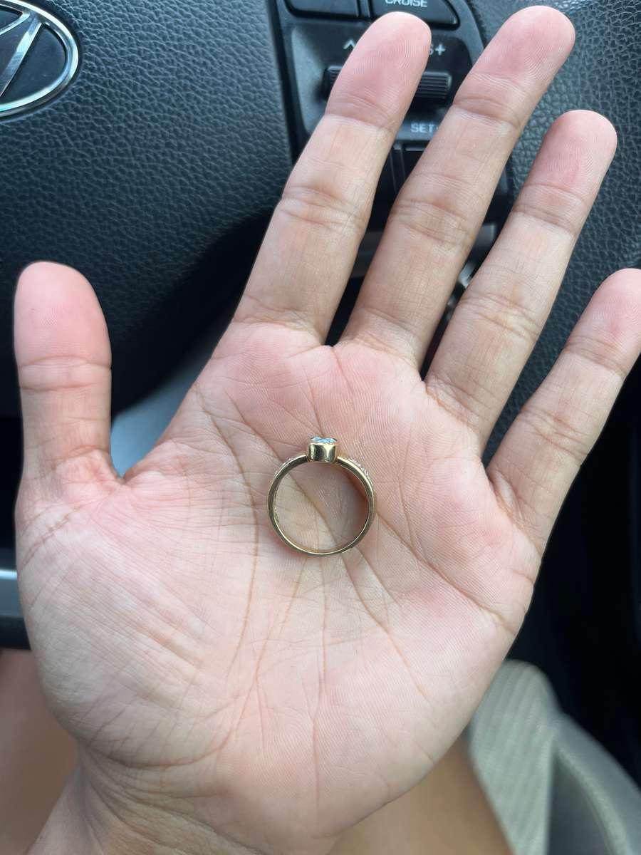 9ct yellow gold ring