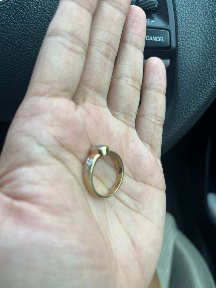 9ct yellow gold ring