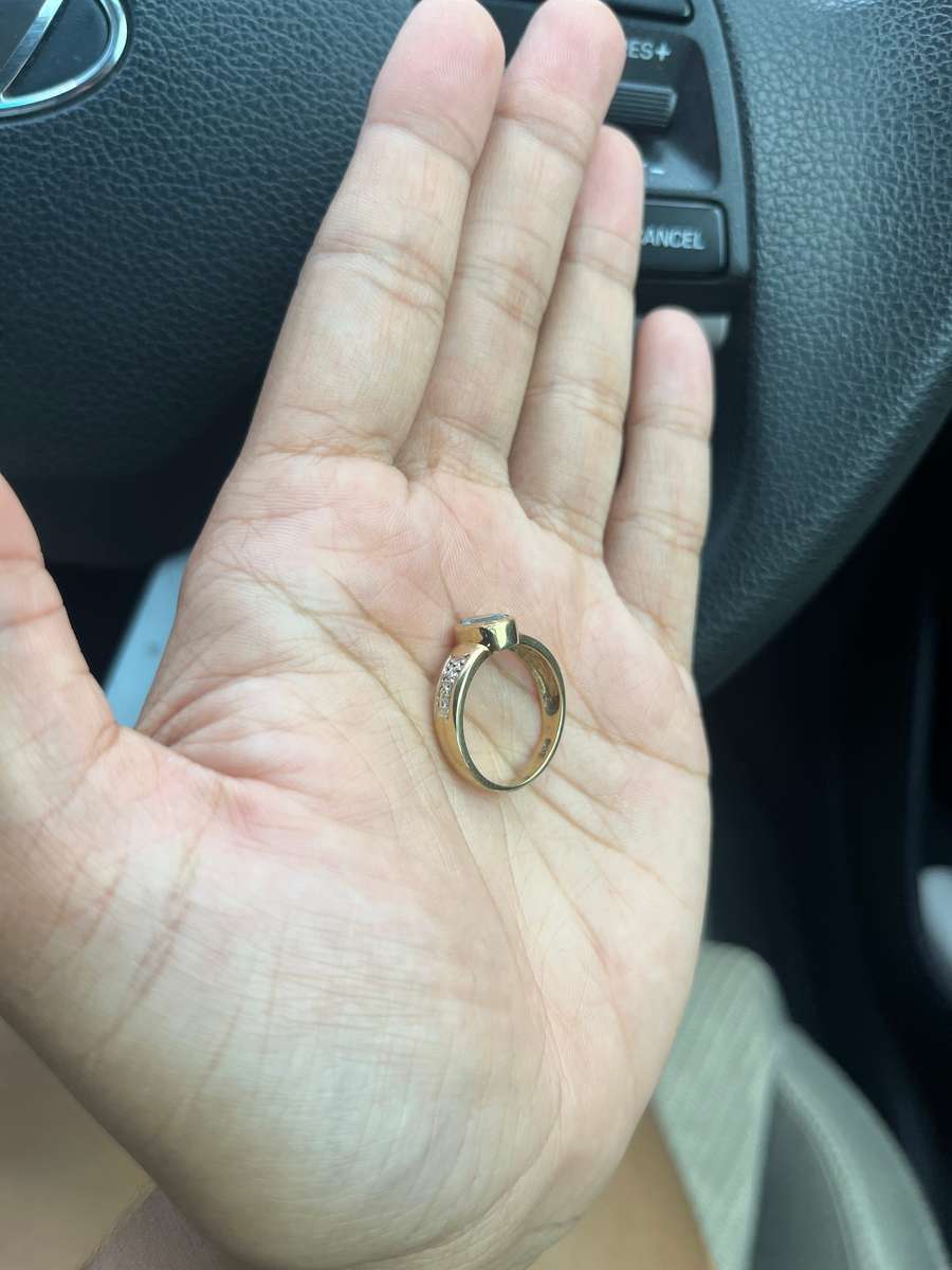 9ct yellow gold ring