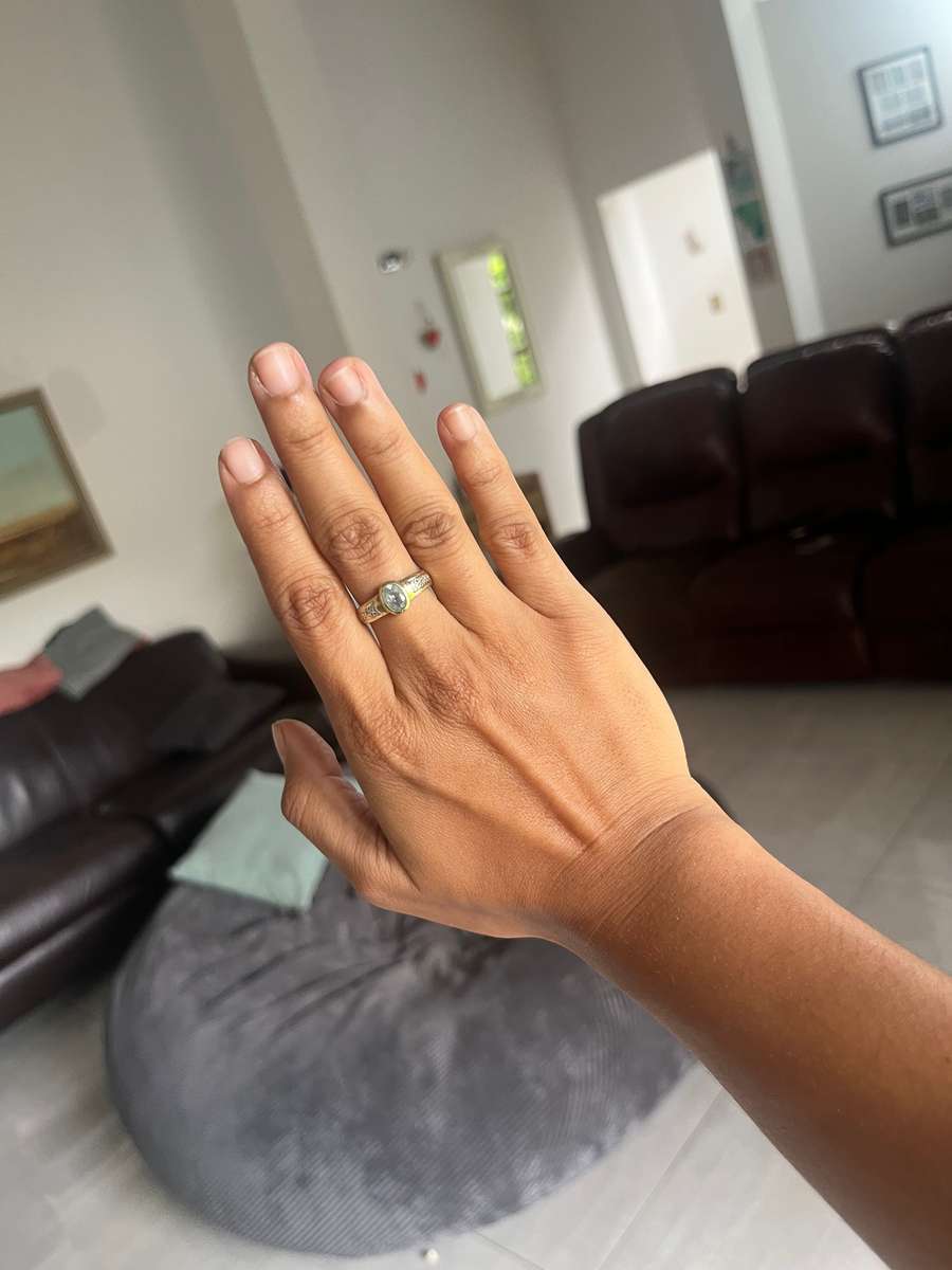 9ct yellow gold ring