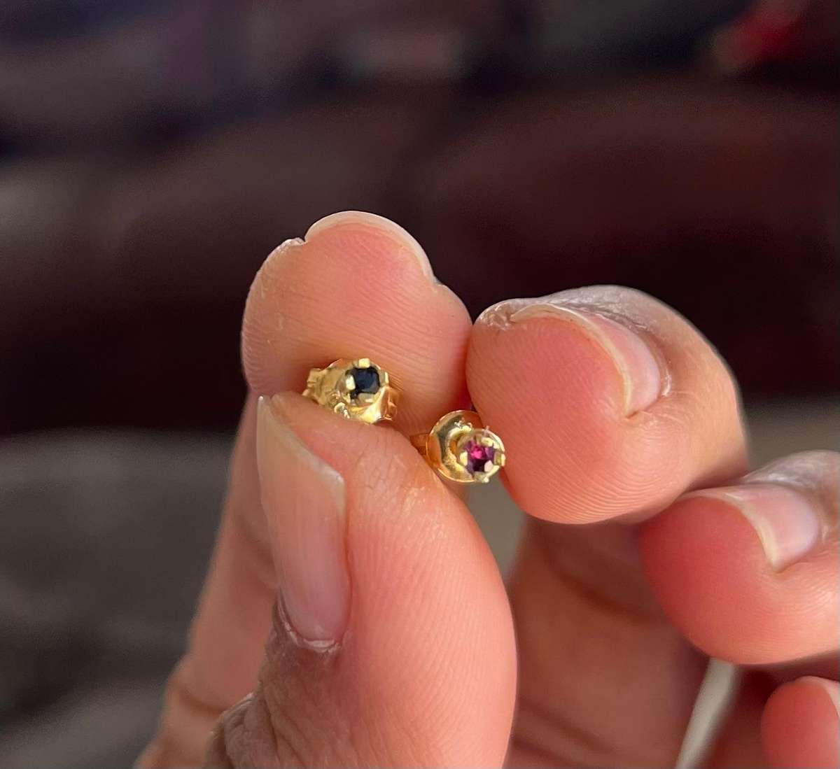 18ct gold stud earrings