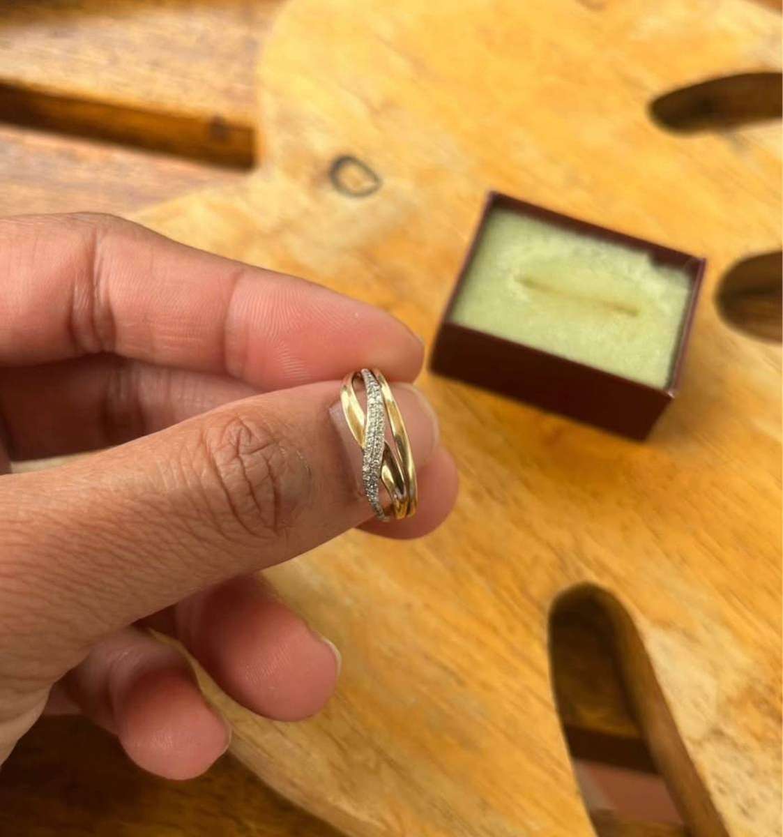 9ct yellow gold diamond crossover ring