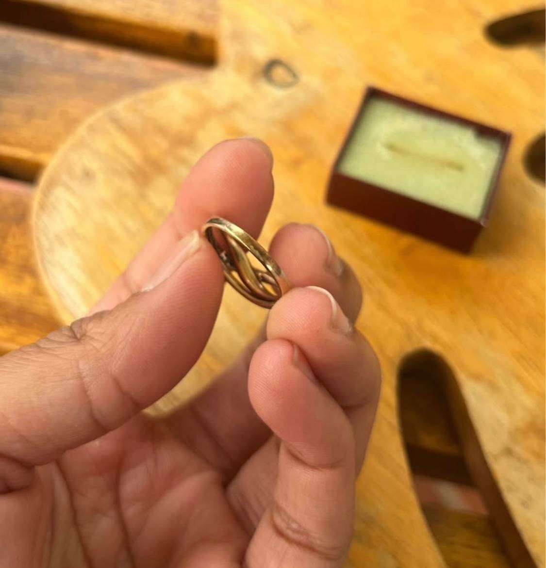 9ct yellow gold diamond crossover ring