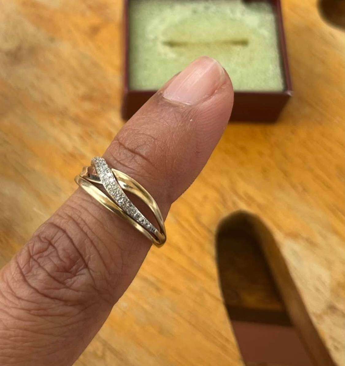 9ct yellow gold diamond crossover ring