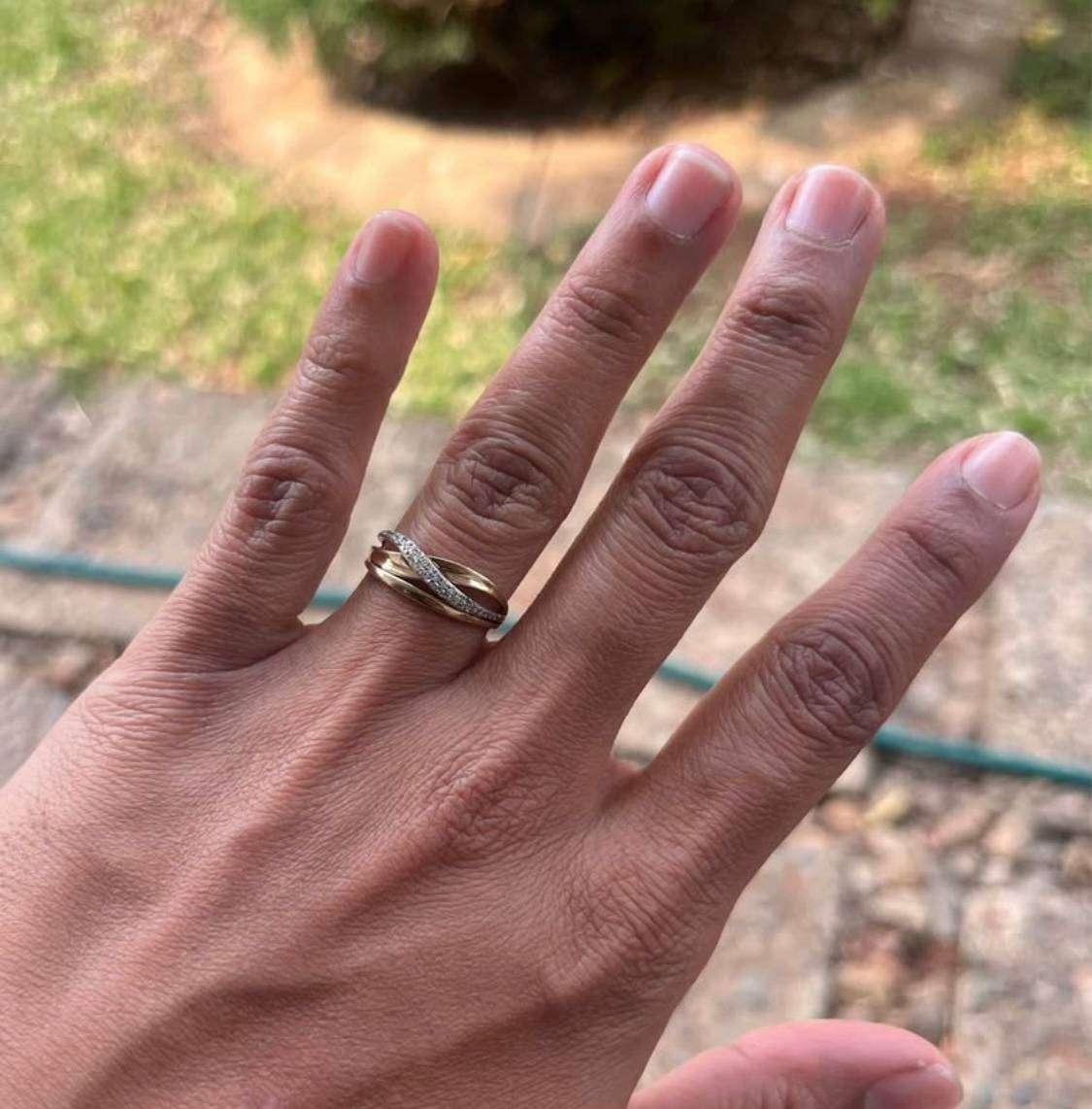 9ct yellow gold diamond crossover ring