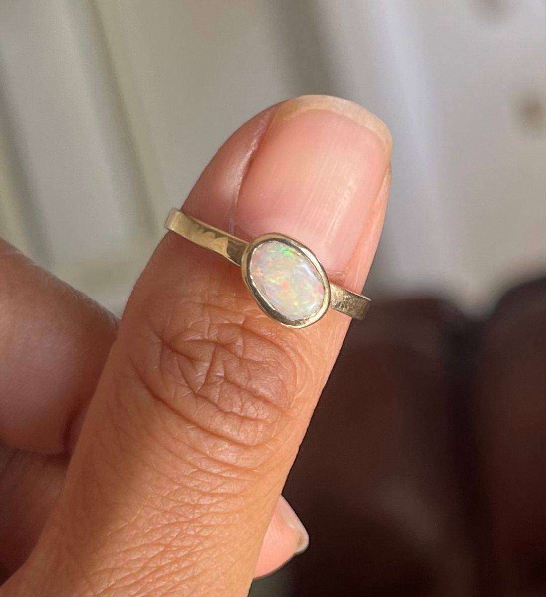 9ct gold opal ring