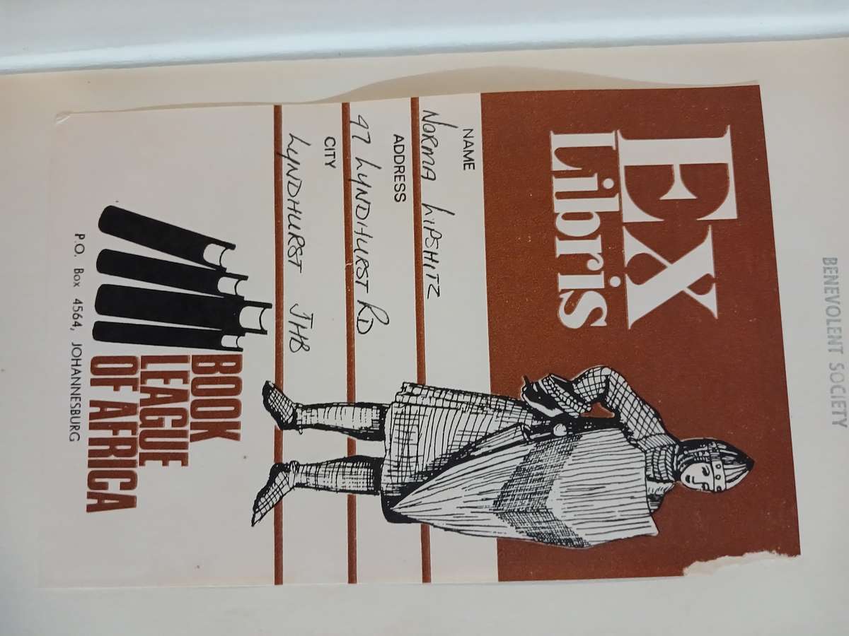 A Sparrow Falls - Wilbur Smith