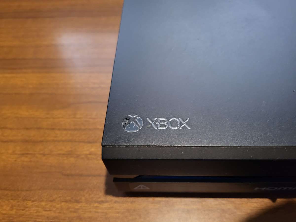 Xbox One Console With Cables, 1 Controller and 2 Games