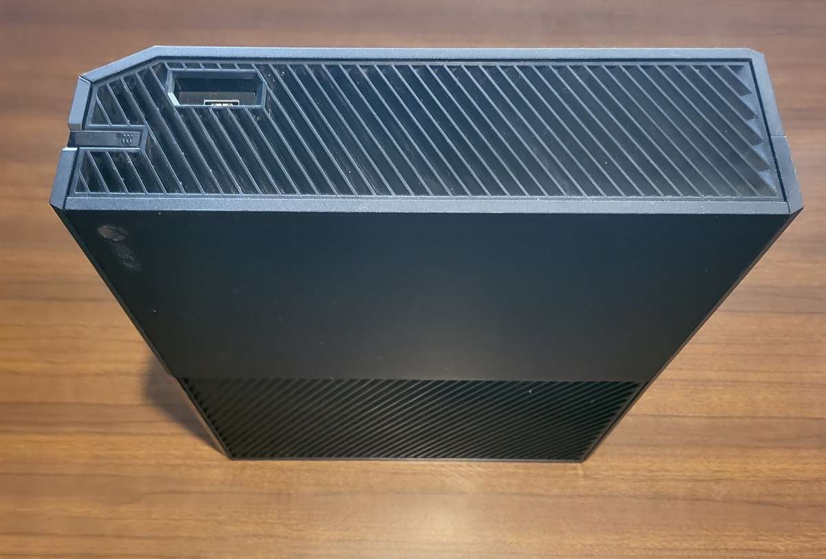 Xbox One Console With Cables, 1 Controller and 2 Games