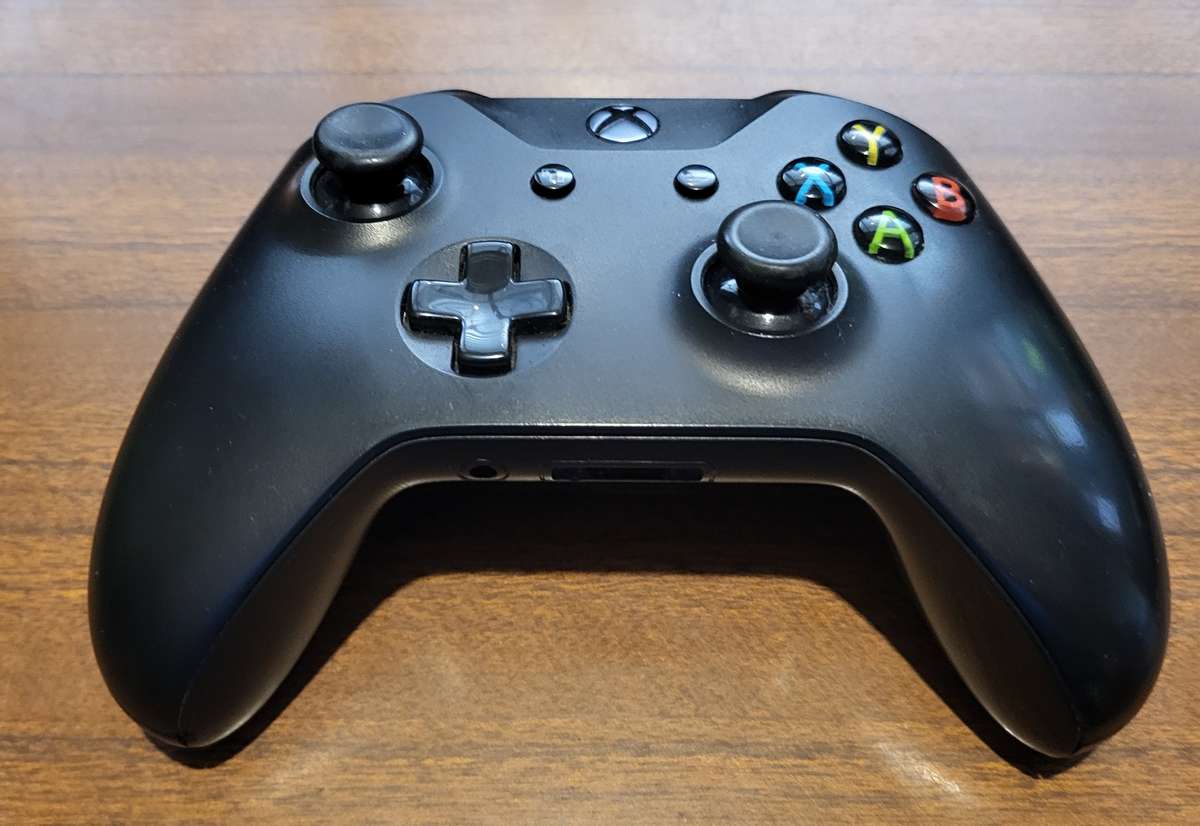 Xbox One Console With Cables, 1 Controller and 2 Games