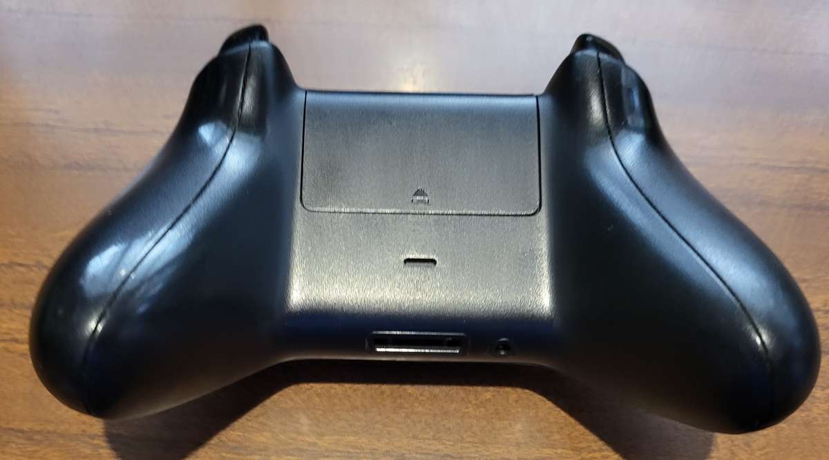 Xbox One Console With Cables, 1 Controller and 2 Games