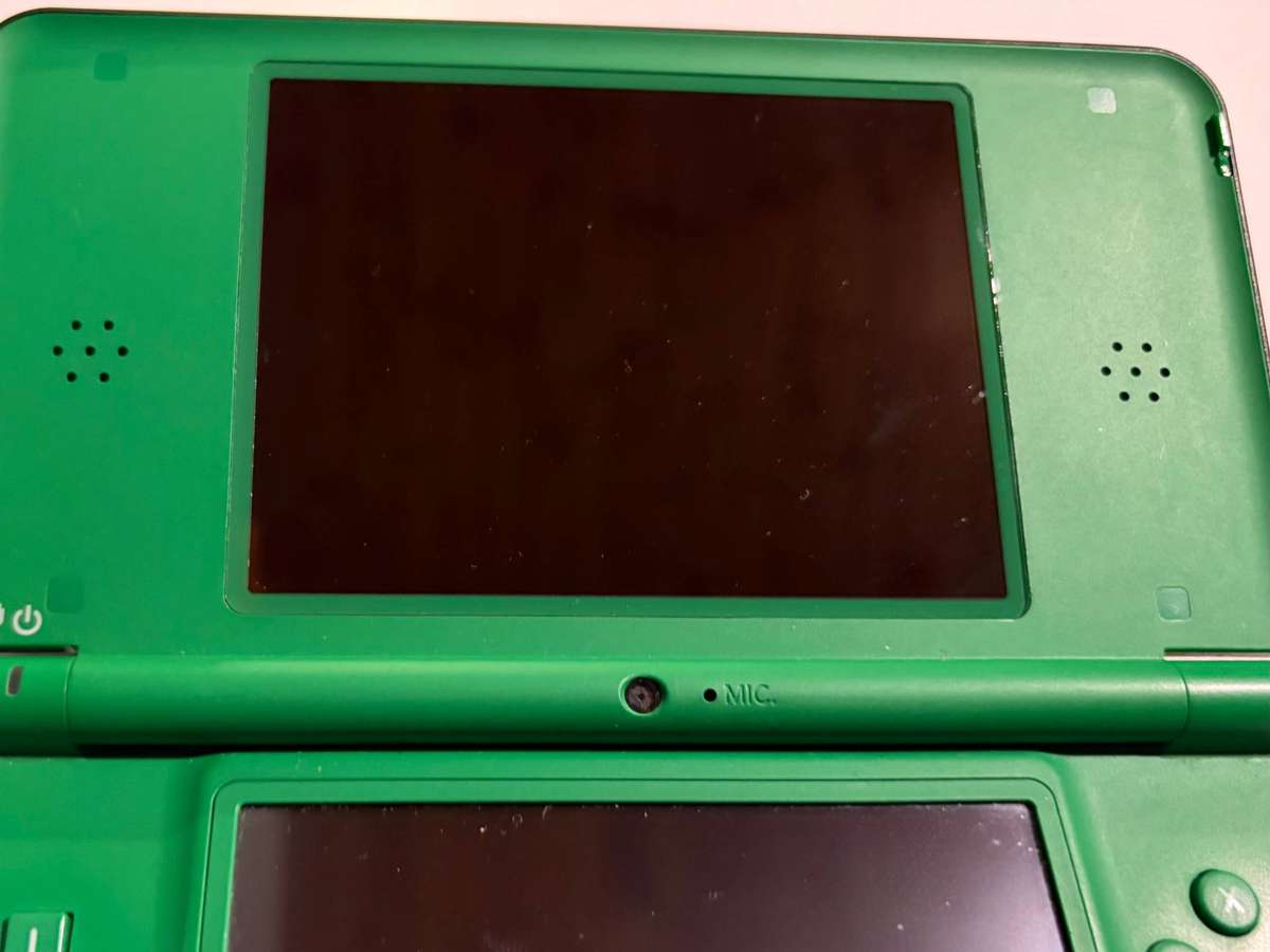 Nintendo DSi XL Green