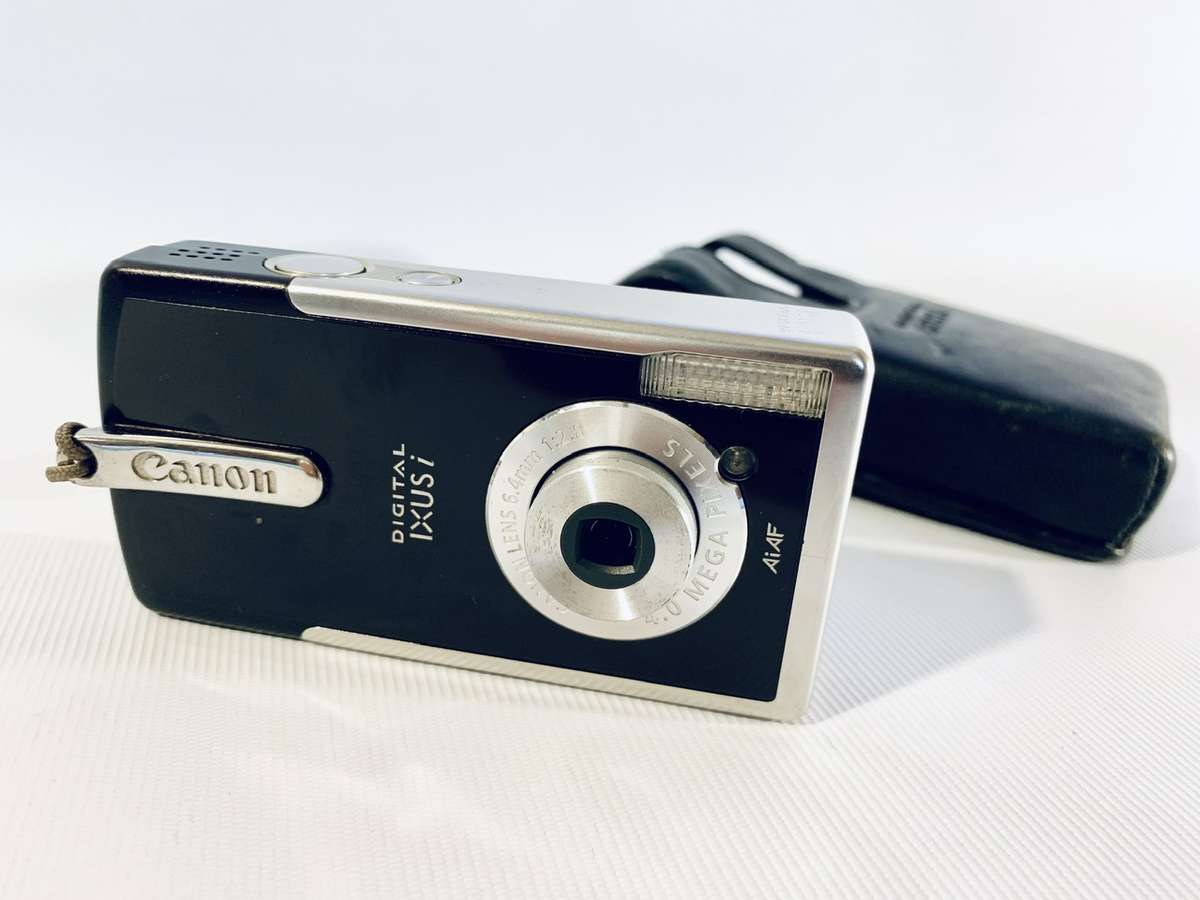 Canon IXUS i Digital Camera 4.0 Mega Pixels  Model PC 1080 (Needs Battery Charger)
