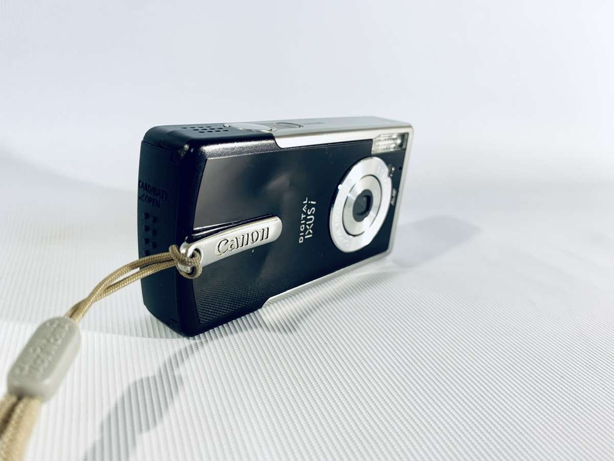 Canon IXUS i Digital Camera 4.0 Mega Pixels  Model PC 1080 (Needs Battery Charger)