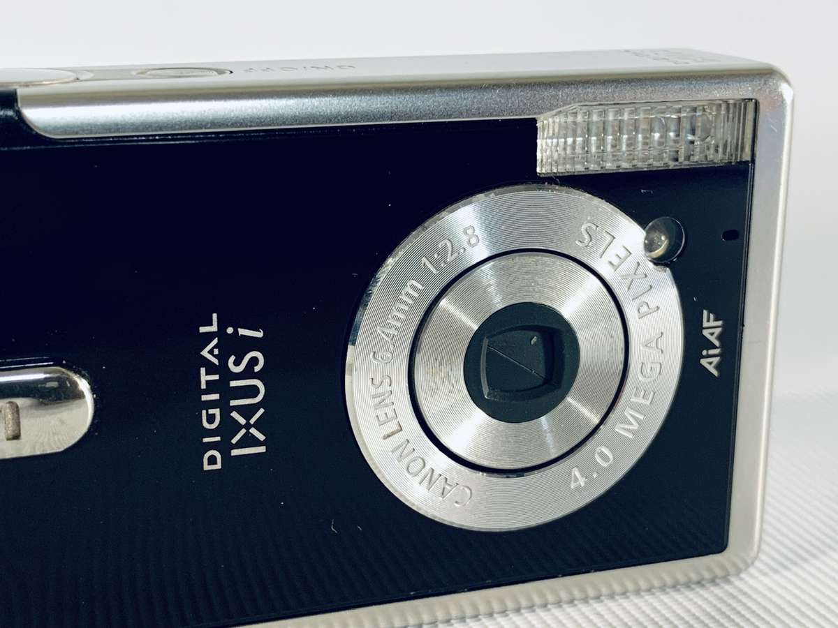 Canon IXUS i Digital Camera 4.0 Mega Pixels  Model PC 1080 (Needs Battery Charger)