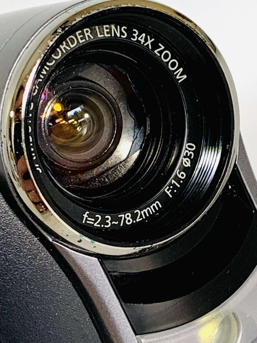 Samsung VP-D375Wi Digital Camcorder / Video Camera (Battery needs Replacing)