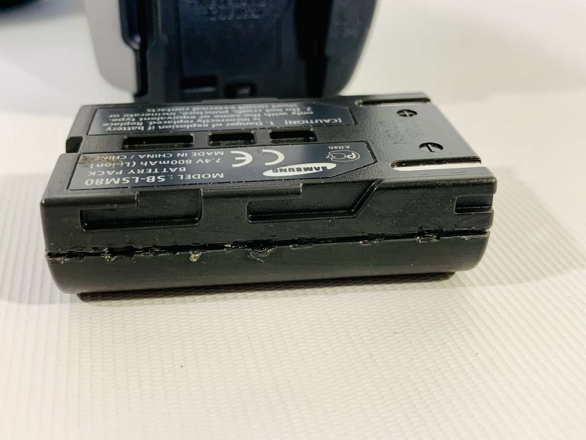 Samsung VP-D375Wi Digital Camcorder / Video Camera (Battery needs Replacing)