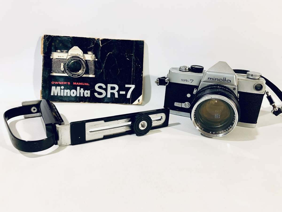 Vintage Minolta SR-7 SLR 35mm Film Camera with Accessories and Protective Case