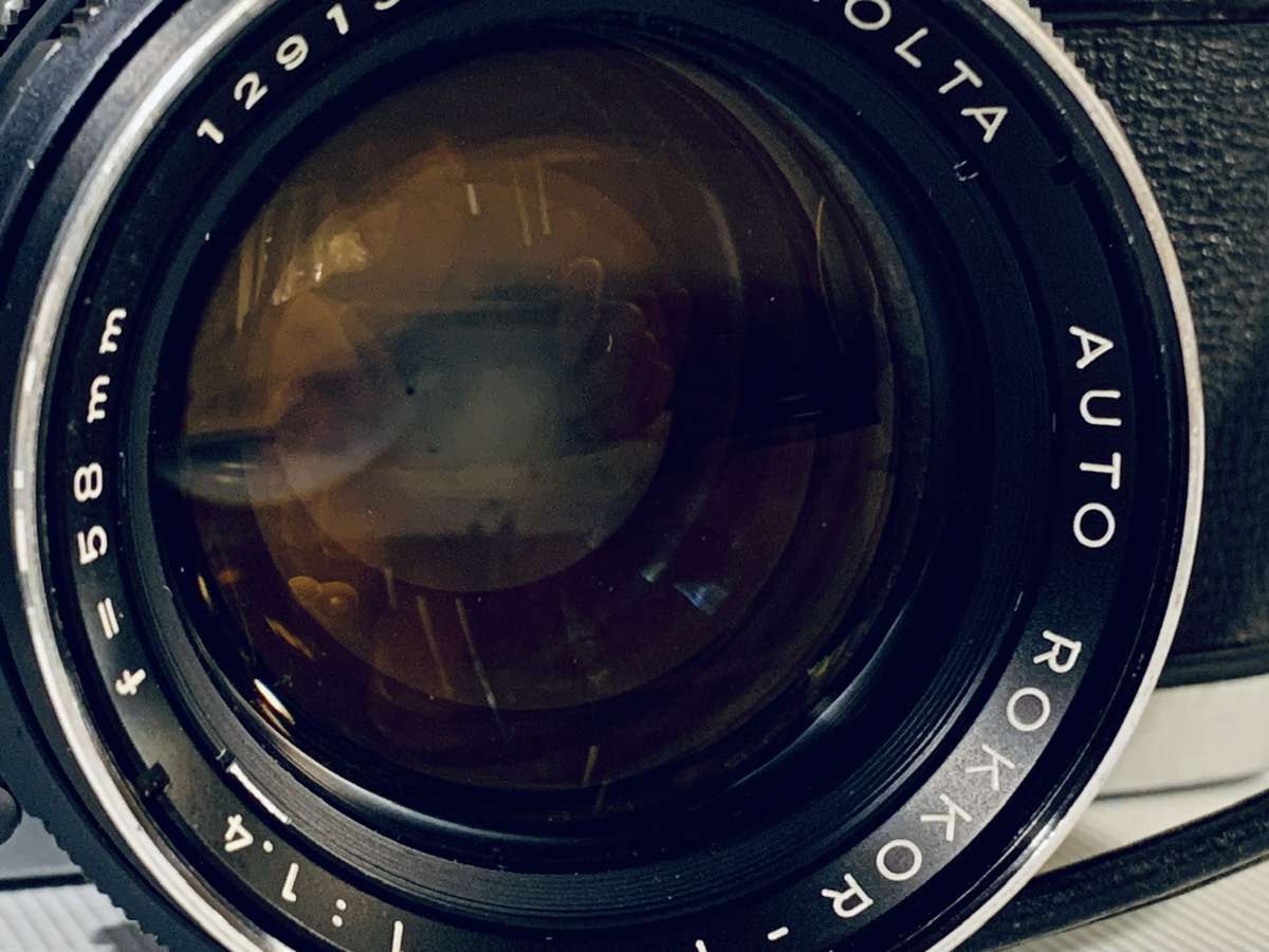 Vintage Minolta SR-7 SLR 35mm Film Camera with Accessories and Protective Case