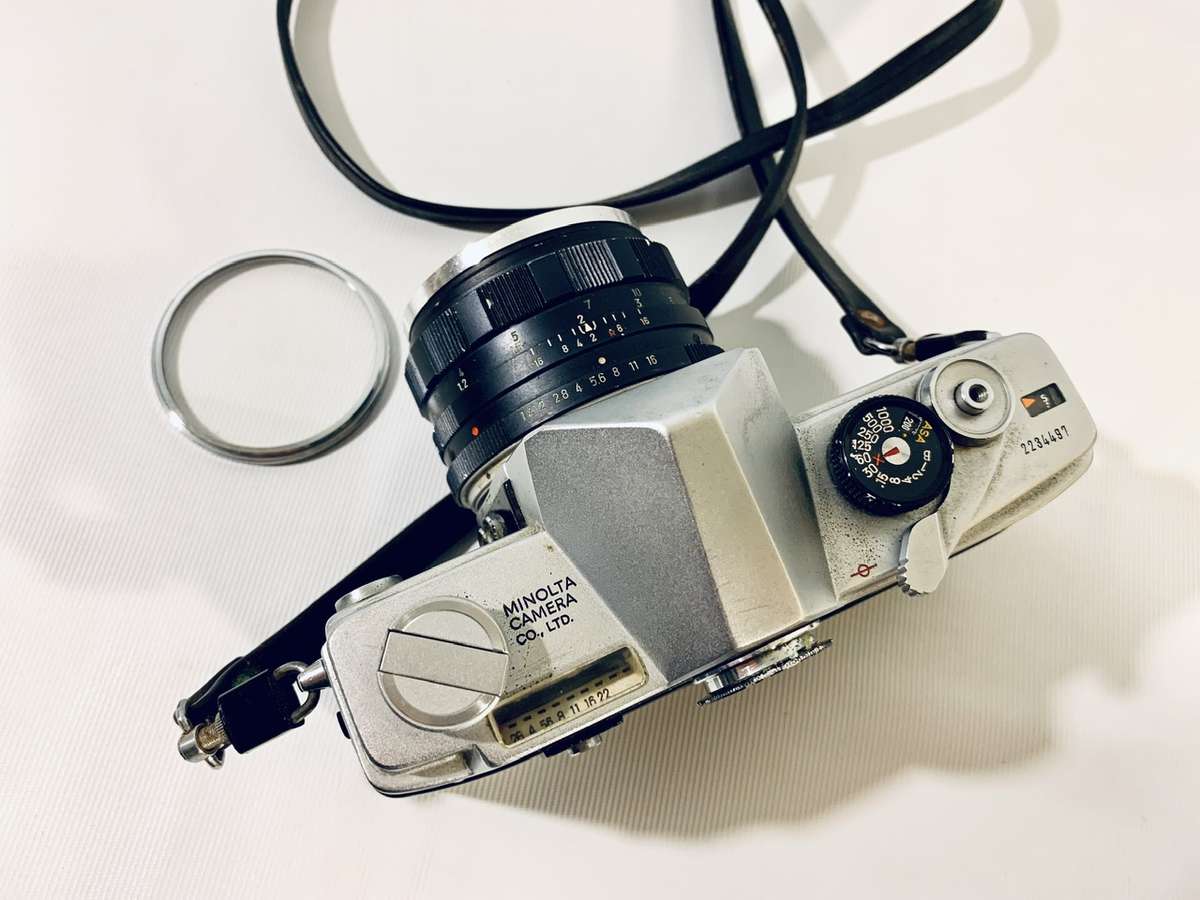 Vintage Minolta SR-7 SLR 35mm Film Camera with Accessories and Protective Case