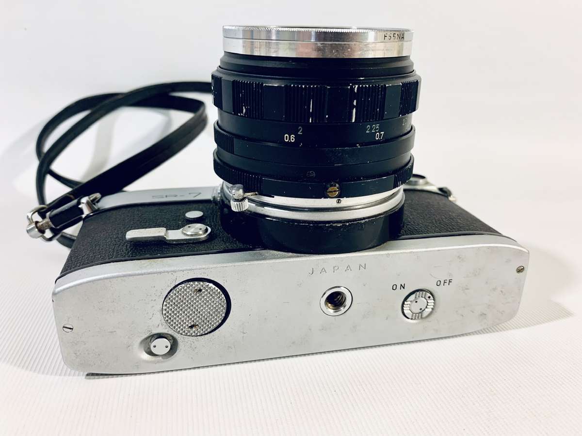 Vintage Minolta SR-7 SLR 35mm Film Camera with Accessories and Protective Case