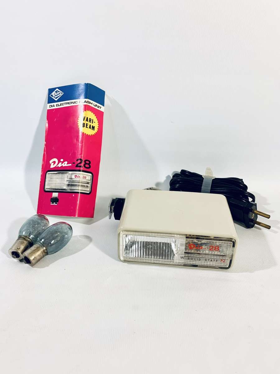 Vintage Minolta SR-7 SLR 35mm Film Camera with Accessories and Protective Case