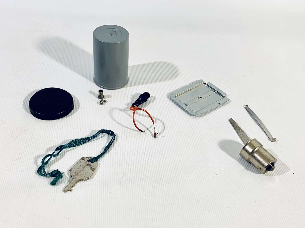 Vintage Minolta SR-7 SLR 35mm Film Camera with Accessories and Protective Case