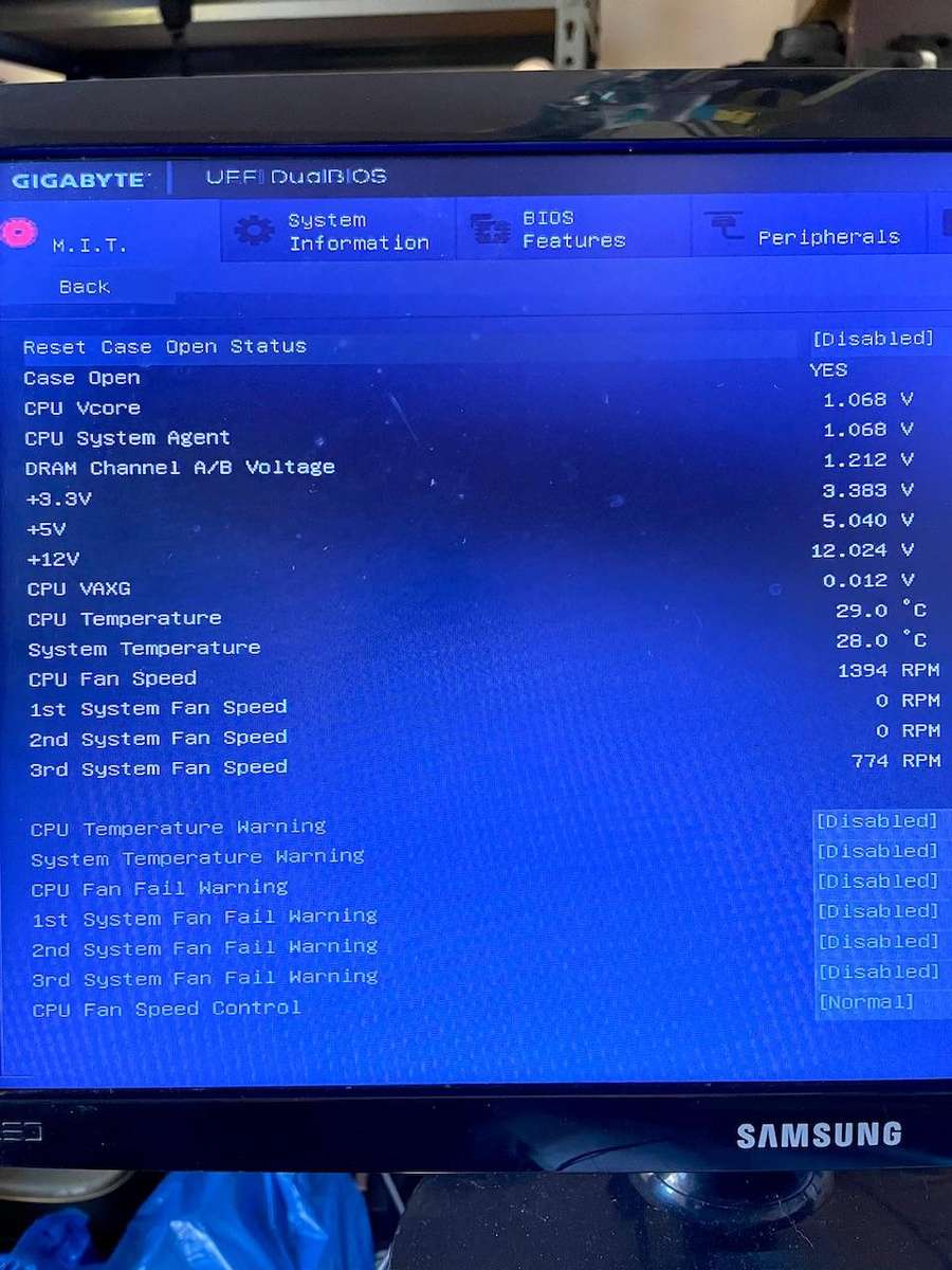 PC Desktop - Gigabyte Ultra Durable - Intel i5-6400 CPU - 4GB DDR4 Ram - HDMI / DVI / VGA - NO HDD