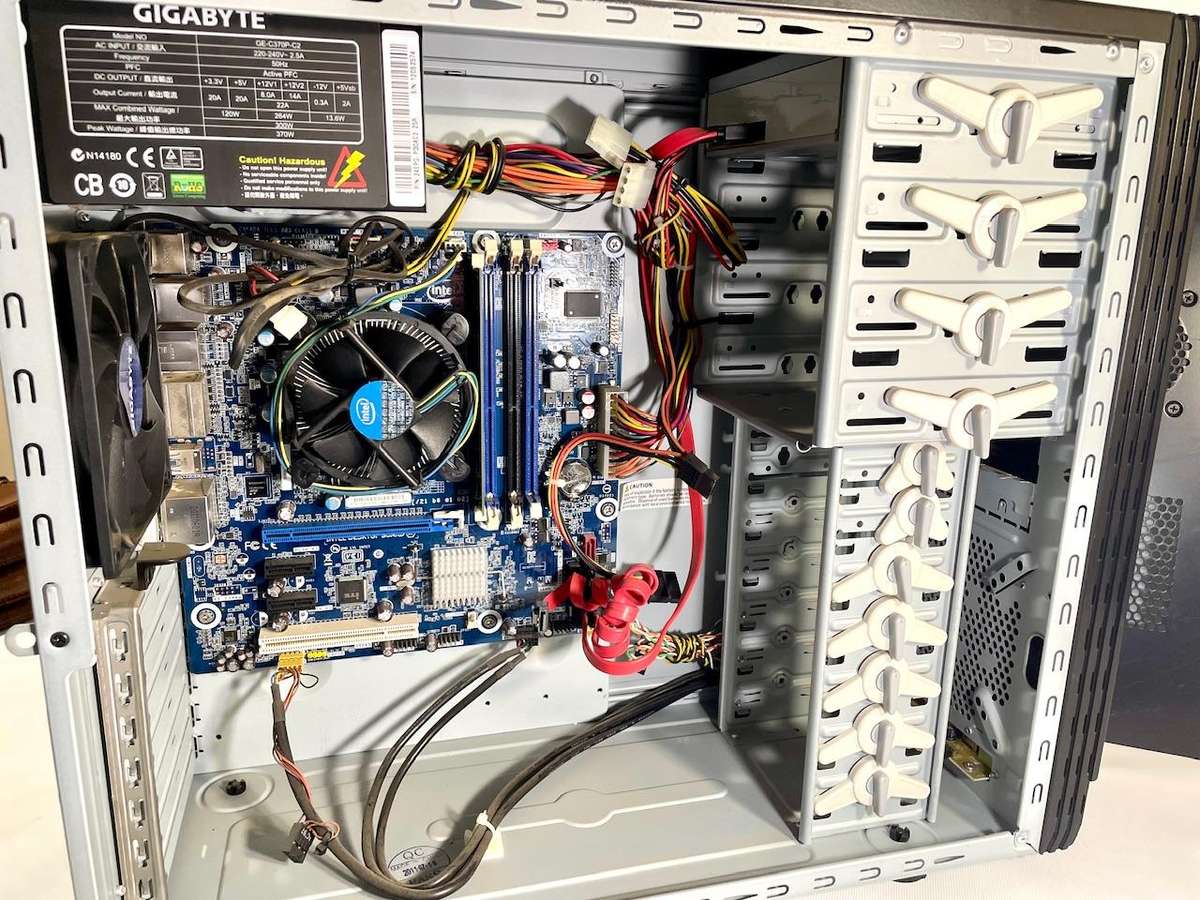 PC Desktop - Intel i5-2500 CPU - 4GB DDR Ram - HDMI / DVI  - NO Hard Drive